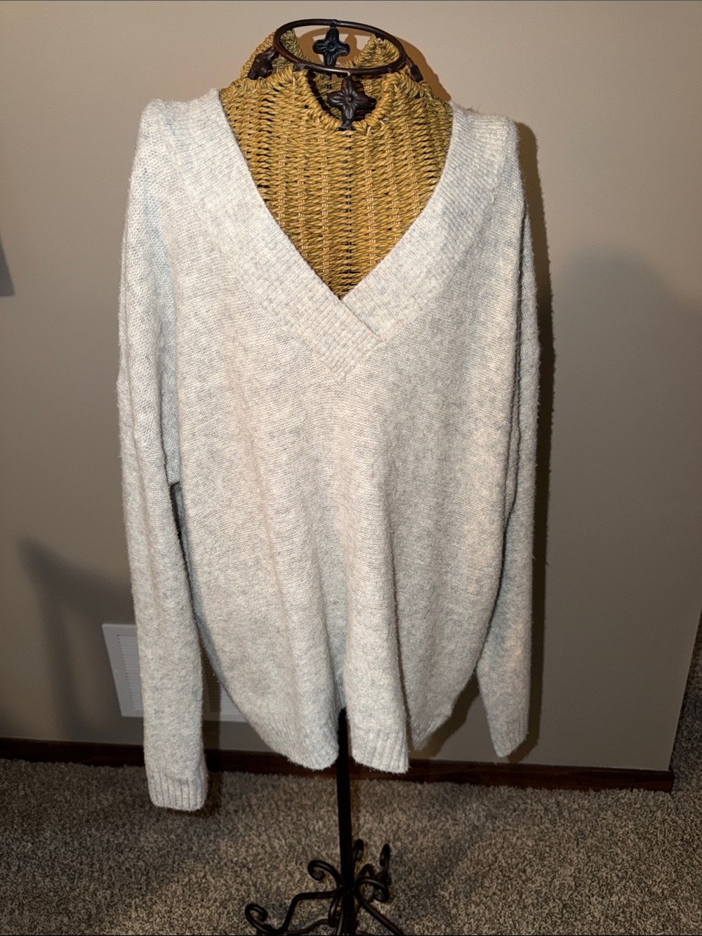Women’s Cream V-Neck Sweater - Classic Knit